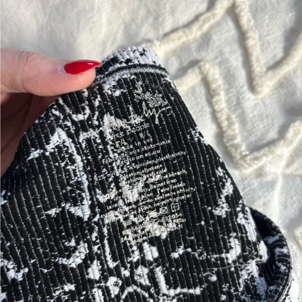 Snakeskin Patterned Beandeau - Picture 2 of 2